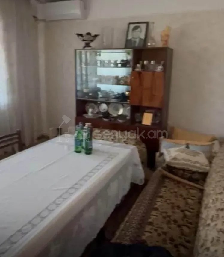 2 Սենյականոց Բնակարան Քարե Շենքում, 72քմ, 4/10 հարկ, Նորմալ Վիճակում, Կահավորված, Արևկող