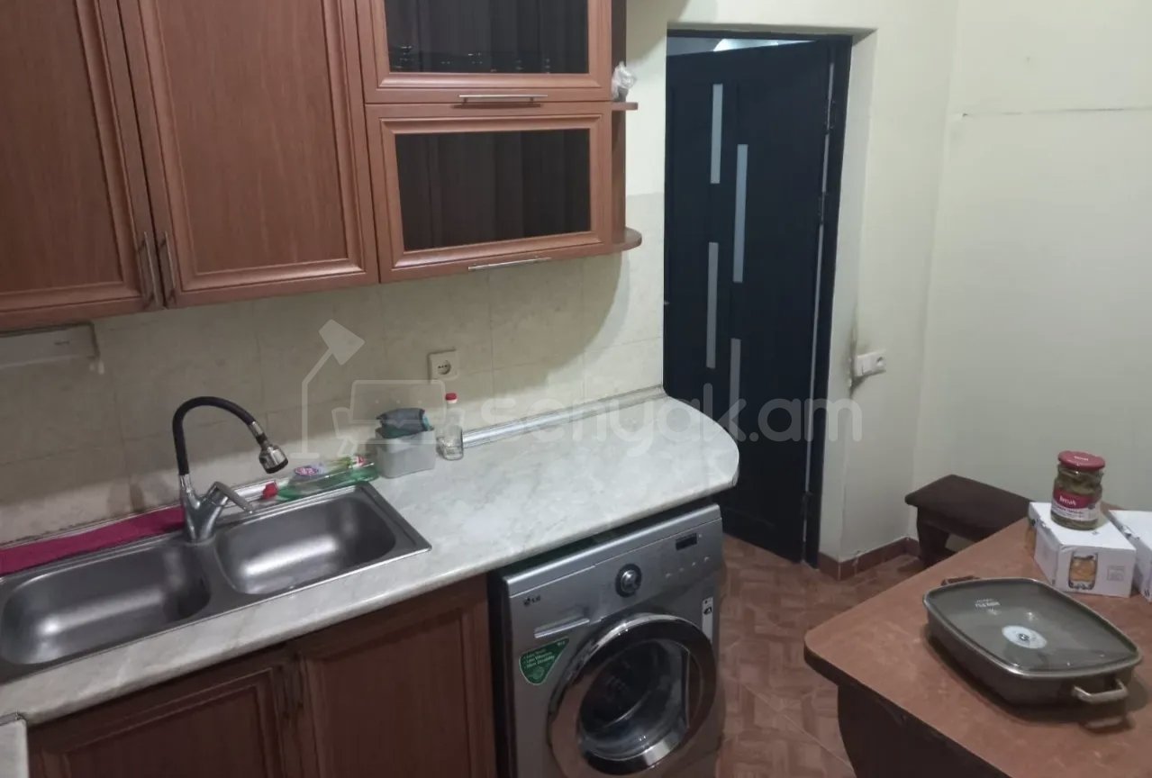 3 Սենյականոց Բնակարան Քարե Շենքում, 82քմ, 1/1 հարկ, Կապիտալ Վերանորոգված, Կահավորված, Արևկող