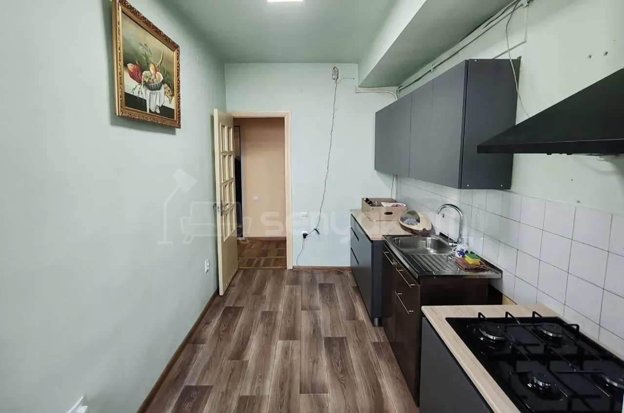 3 Սենյականոց Բնակարան Քարե Շենքում, 82քմ, 1/1 հարկ, Կապիտալ Վերանորոգված, Կահավորված, Արևկող