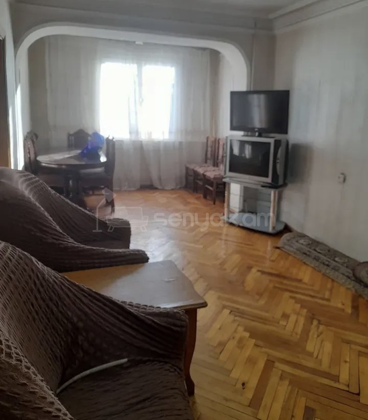 3 Սենյականոց Բնակարան Քարե Շենքում, 77քմ, 3/4 հարկ, Նորմալ Վիճակում, Կահավորված