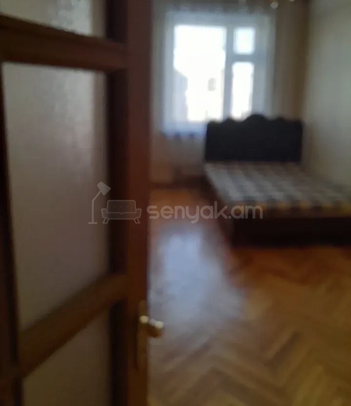 3 Սենյականոց Բնակարան Քարե Շենքում, 77քմ, 3/4 հարկ, Նորմալ Վիճակում, Կահավորված