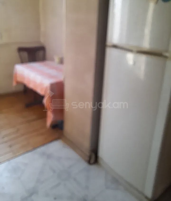 3 Սենյականոց Բնակարան Քարե Շենքում, 77քմ, 3/4 հարկ, Նորմալ Վիճակում, Կահավորված