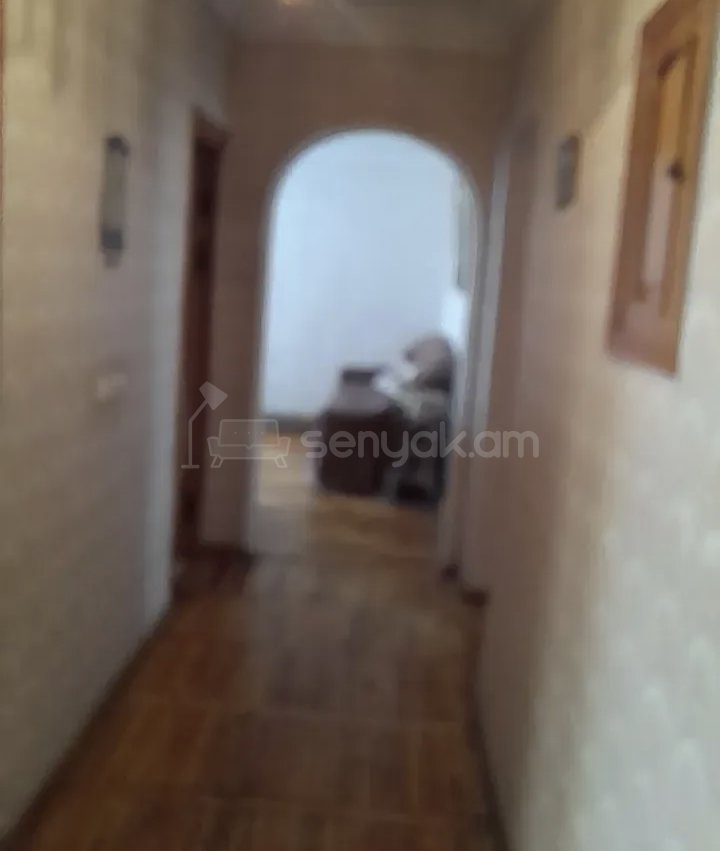 3 Սենյականոց Բնակարան Քարե Շենքում, 77քմ, 3/4 հարկ, Նորմալ Վիճակում, Կահավորված