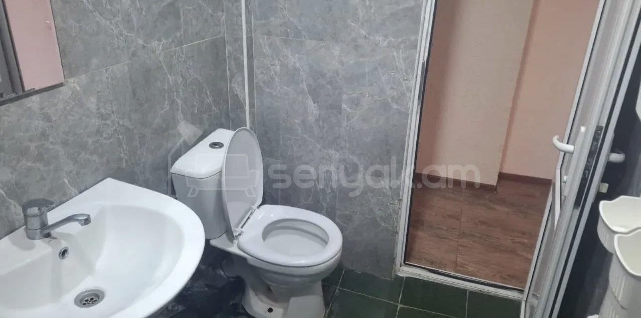 3 Սենյականոց Բնակարան Քարե Շենքում, 77քմ, 4/4 հարկ, Կապիտալ Վերանորոգված, Կահավորված