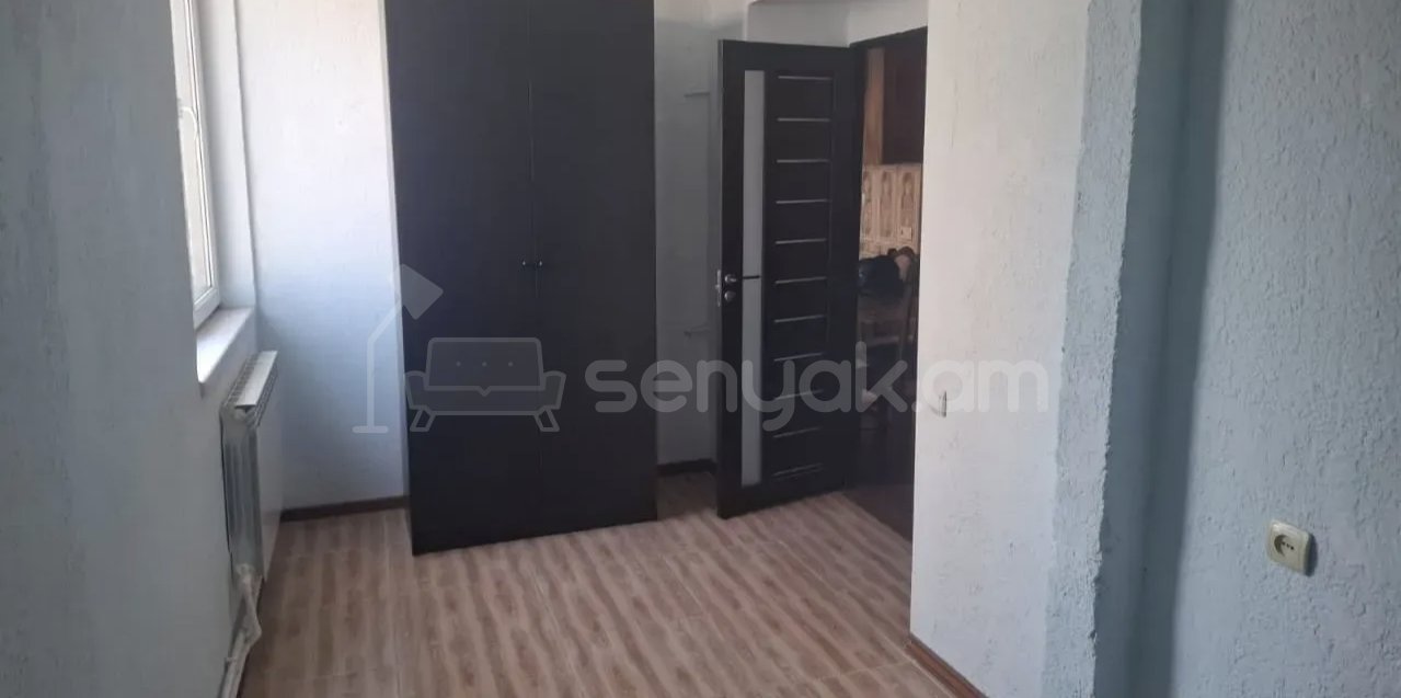 3 Սենյականոց Բնակարան Քարե Շենքում, 77քմ, 4/4 հարկ, Կապիտալ Վերանորոգված, Կահավորված