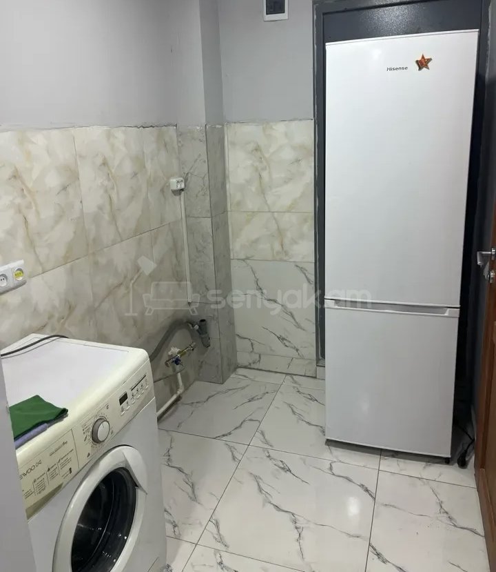 1 Սենյականոց Բնակարան Քարե Շենքում, 42քմ, 2/2 հարկ, Նորմալ Վիճակում, Կահավորված