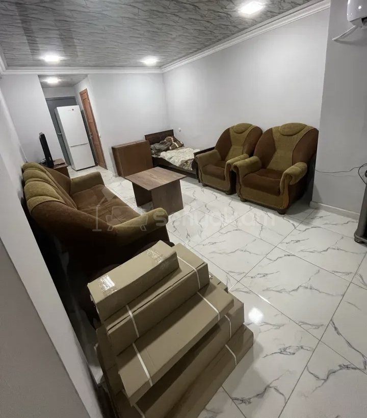 1 Սենյականոց Բնակարան Քարե Շենքում, 42քմ, 2/2 հարկ, Նորմալ Վիճակում, Կահավորված