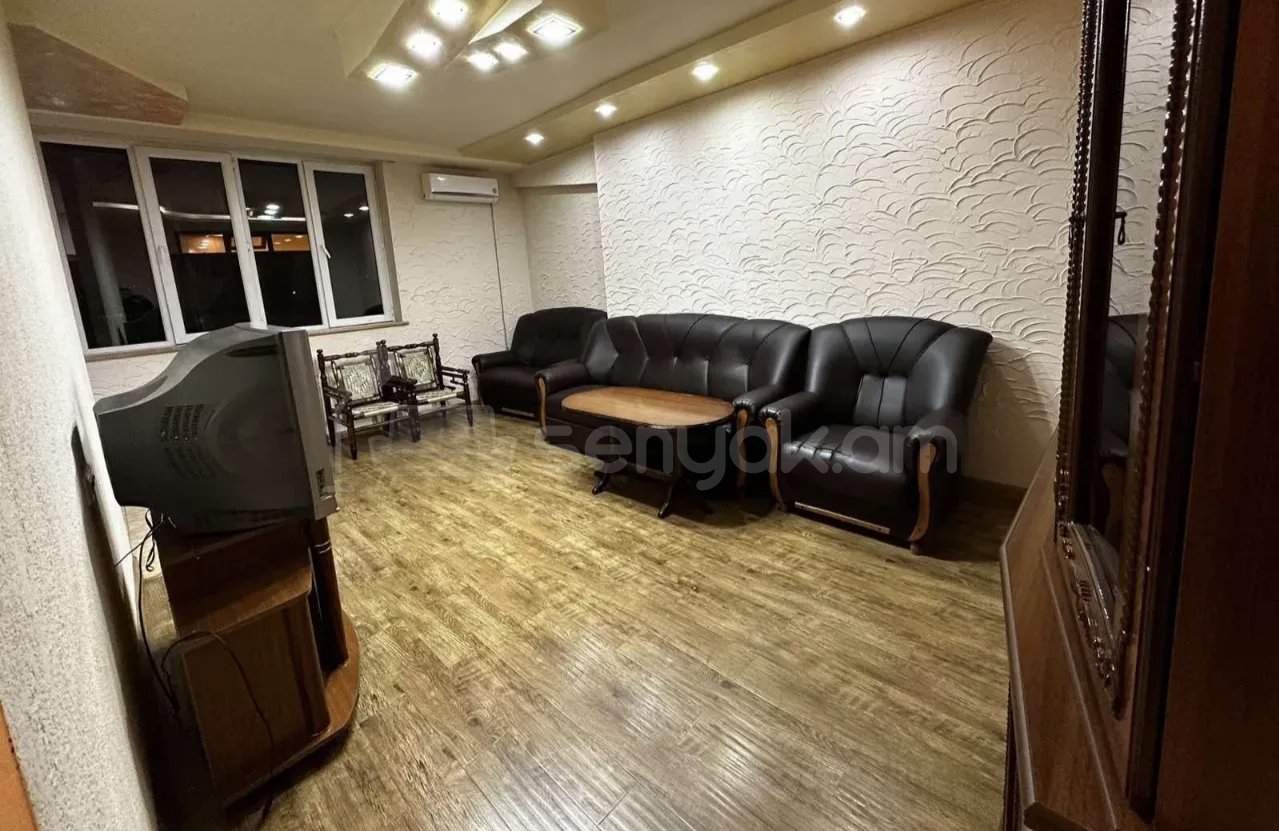 2 Սենյականոց Բնակարան Քարե Շենքում, 62քմ, 3/5 հարկ, Կապիտալ Վերանորոգված, Կահավորված