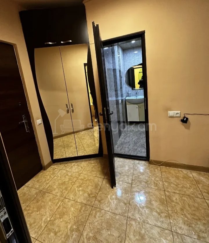 2 Սենյականոց Բնակարան Քարե Շենքում, 62քմ, 3/5 հարկ, Կապիտալ Վերանորոգված, Կահավորված