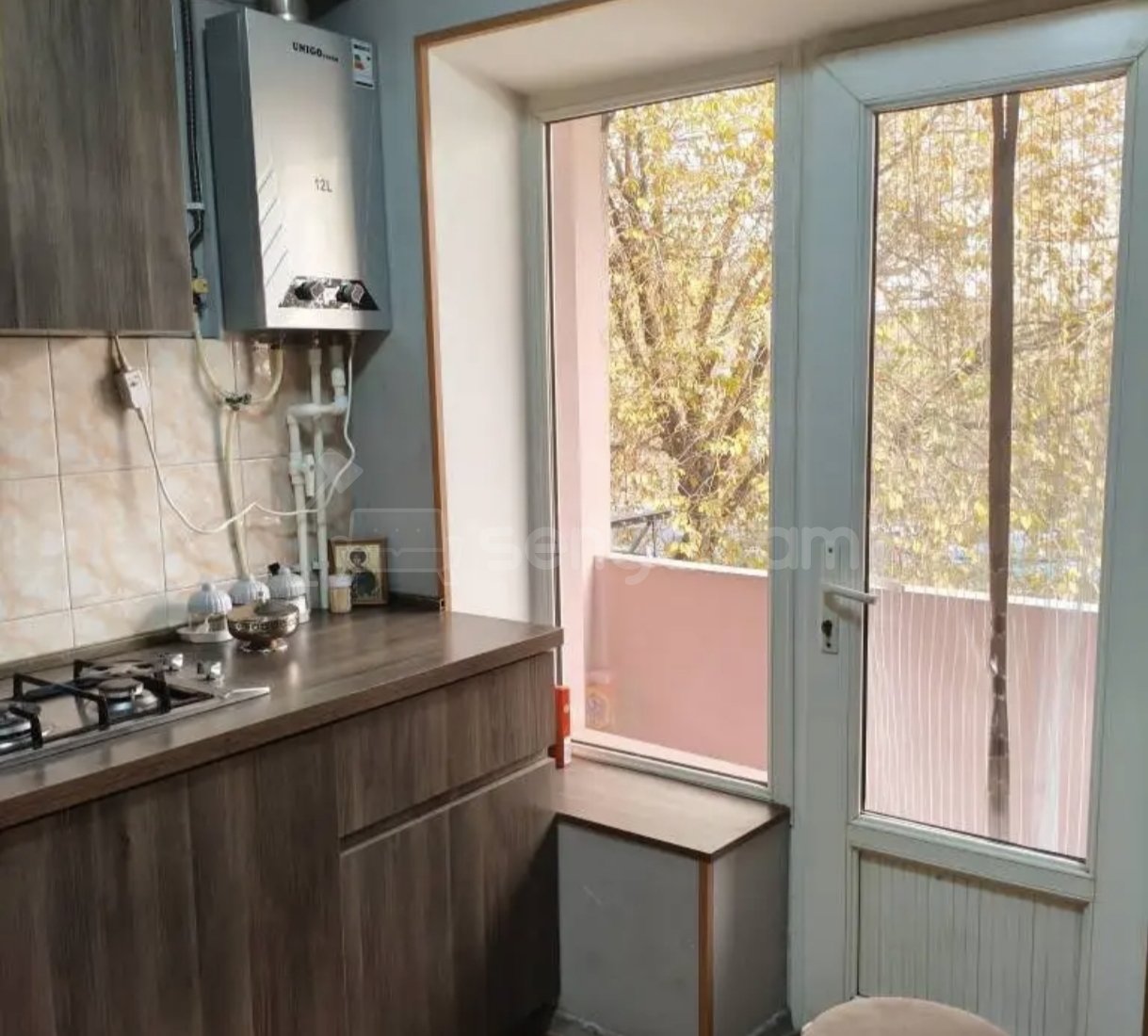 1 Սենյականոց Բնակարան Քարե Շենքում, 48քմ, 3/5 հարկ, Նորմալ Վիճակում, Կահավորված, Արևկող