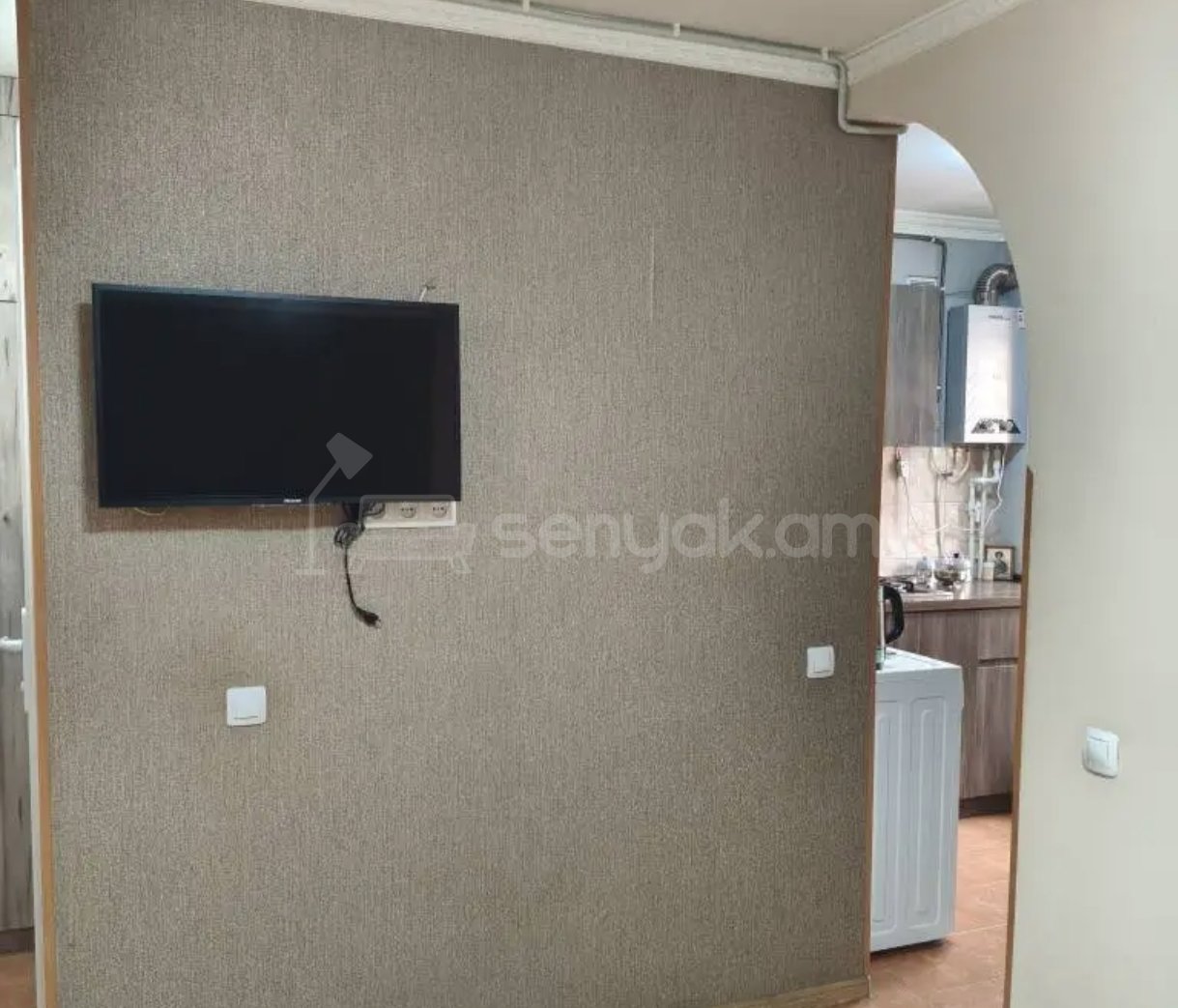 1 Սենյականոց Բնակարան Քարե Շենքում, 48քմ, 3/5 հարկ, Նորմալ Վիճակում, Կահավորված, Արևկող