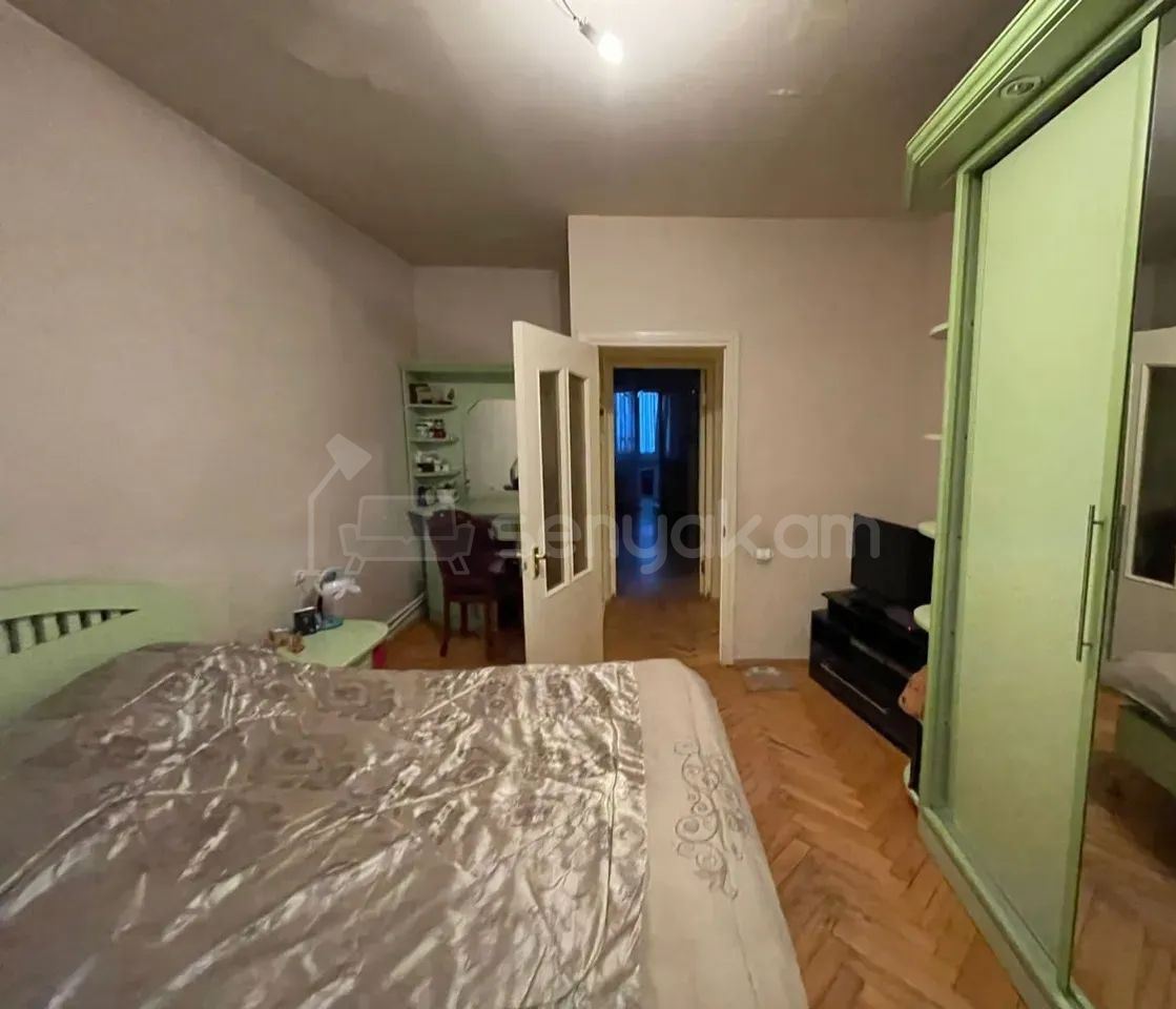 4 Սենյականոց Բնակարան Քարե Շենքում, 90քմ, 5/5 հարկ, Կապիտալ Վերանորոգված