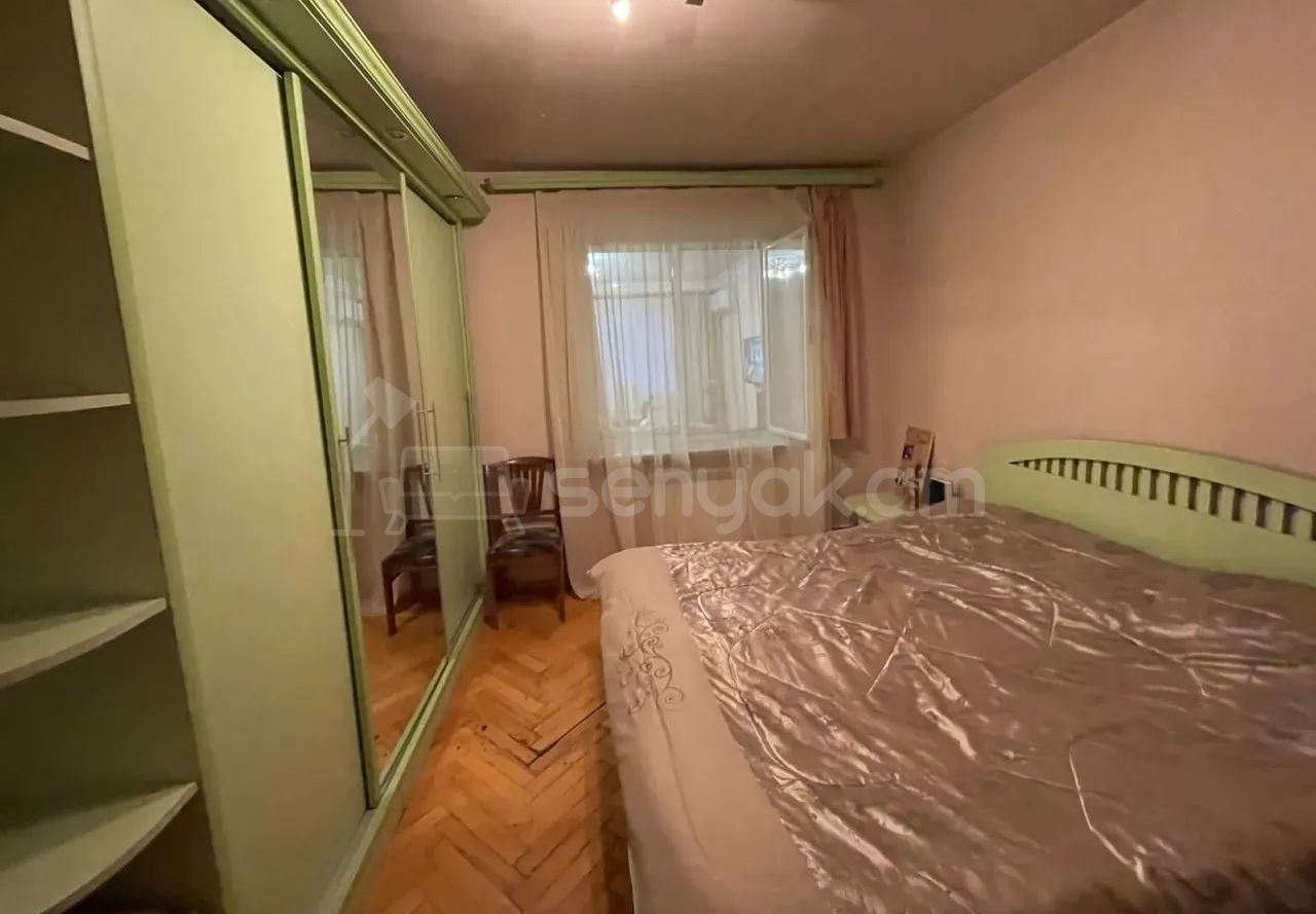 4 Սենյականոց Բնակարան Քարե Շենքում, 90քմ, 5/5 հարկ, Կապիտալ Վերանորոգված