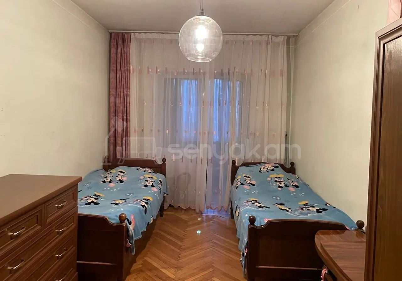 4 Սենյականոց Բնակարան Քարե Շենքում, 90քմ, 5/5 հարկ, Կապիտալ Վերանորոգված