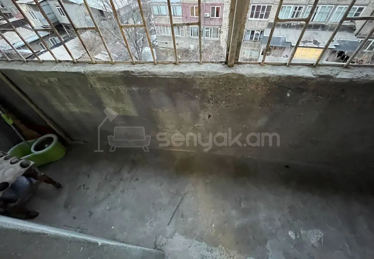 4 Սենյականոց Բնակարան Քարե Շենքում, 90քմ, 5/5 հարկ, Կապիտալ Վերանորոգված