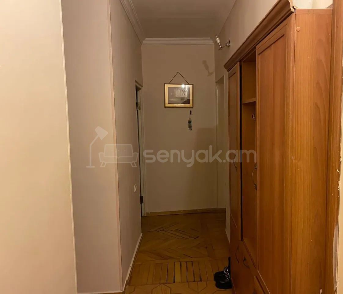 4 Սենյականոց Բնակարան Քարե Շենքում, 90քմ, 5/5 հարկ, Կապիտալ Վերանորոգված