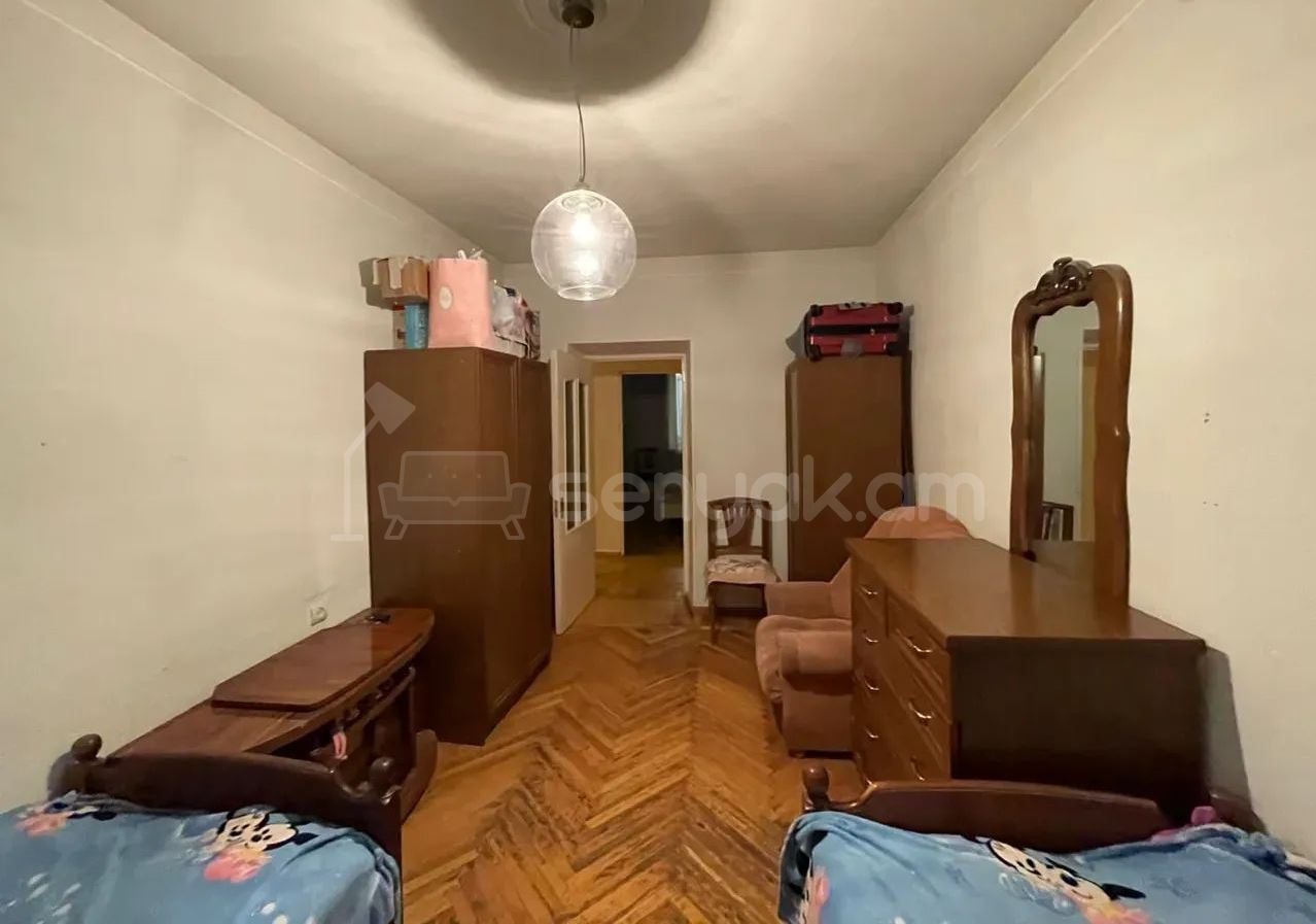 4 Սենյականոց Բնակարան Քարե Շենքում, 90քմ, 5/5 հարկ, Կապիտալ Վերանորոգված