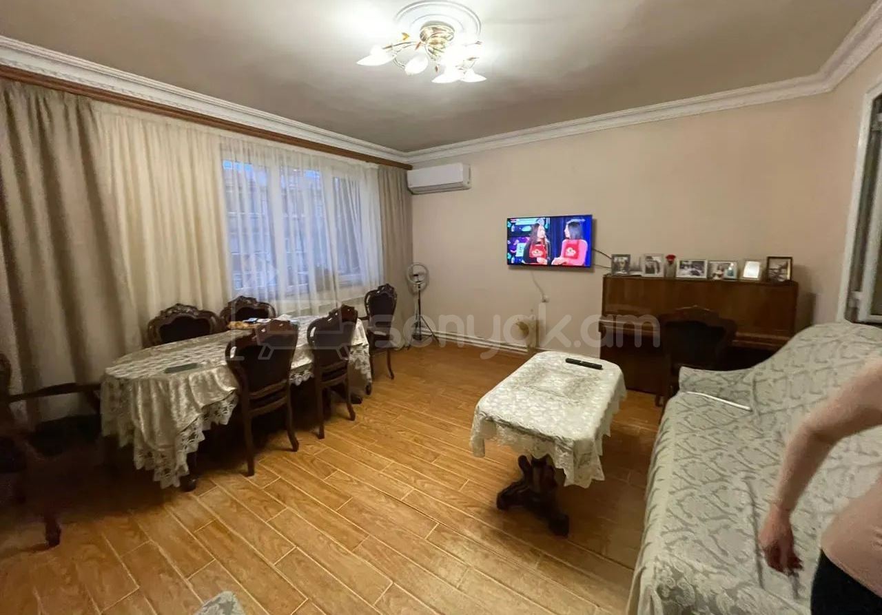 4 Սենյականոց Բնակարան Քարե Շենքում, 90քմ, 5/5 հարկ, Կապիտալ Վերանորոգված