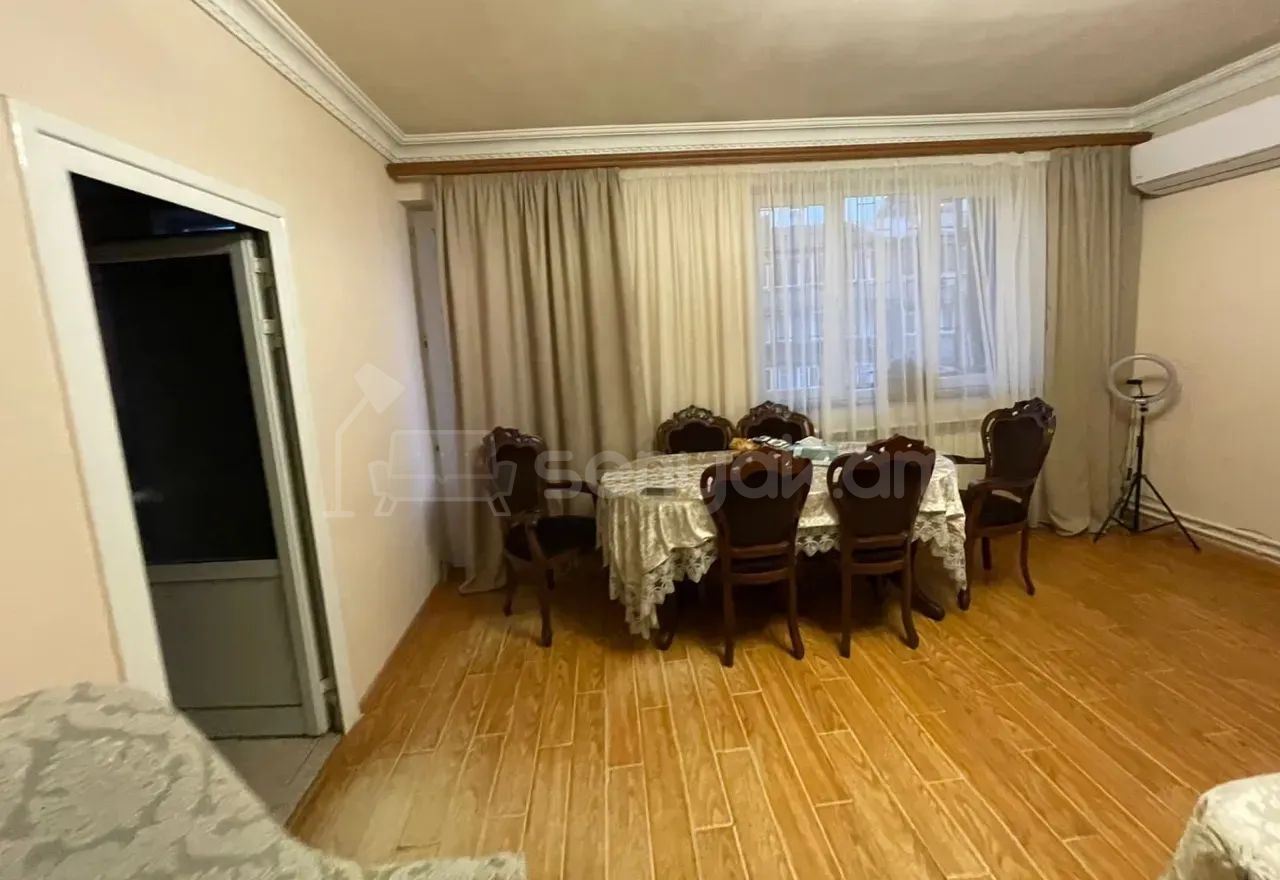 4 Սենյականոց Բնակարան Քարե Շենքում, 90քմ, 5/5 հարկ, Կապիտալ Վերանորոգված