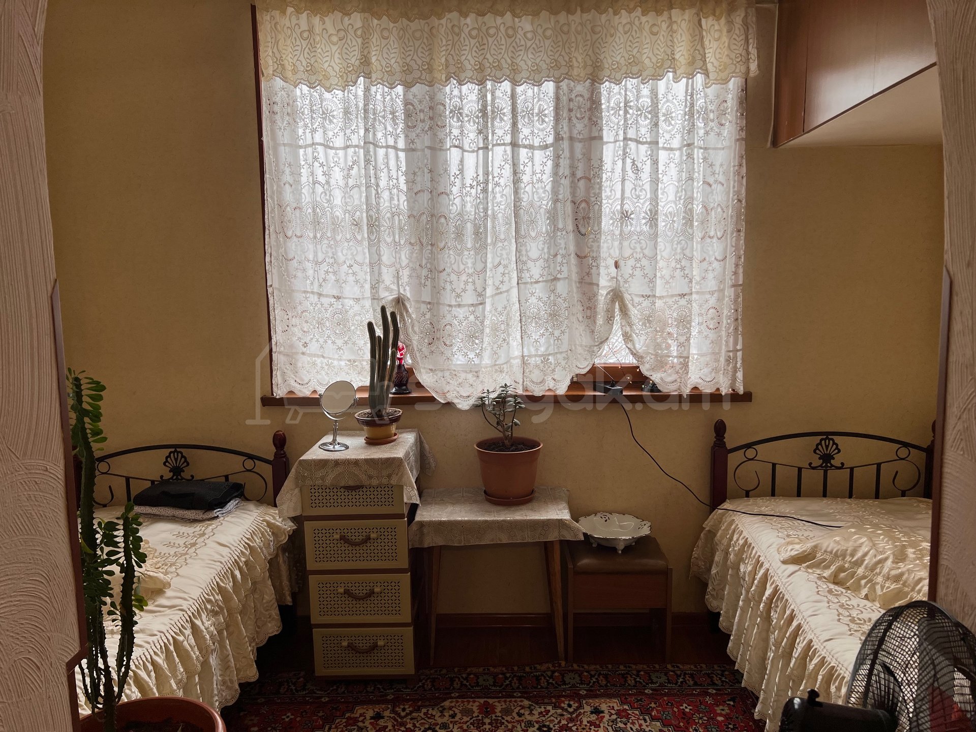 Սենյակ 48քմ, 2/3 հարկ, Կահավորված