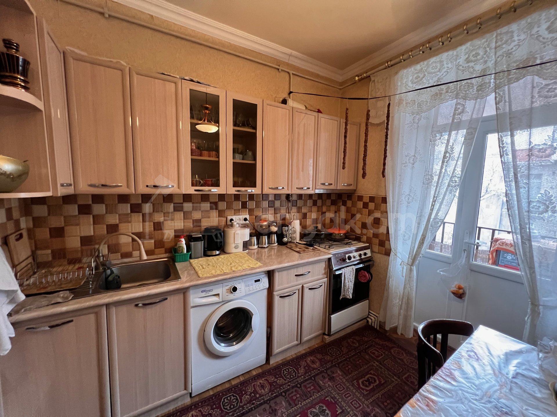 Սենյակ 48քմ, 2/3 հարկ, Կահավորված