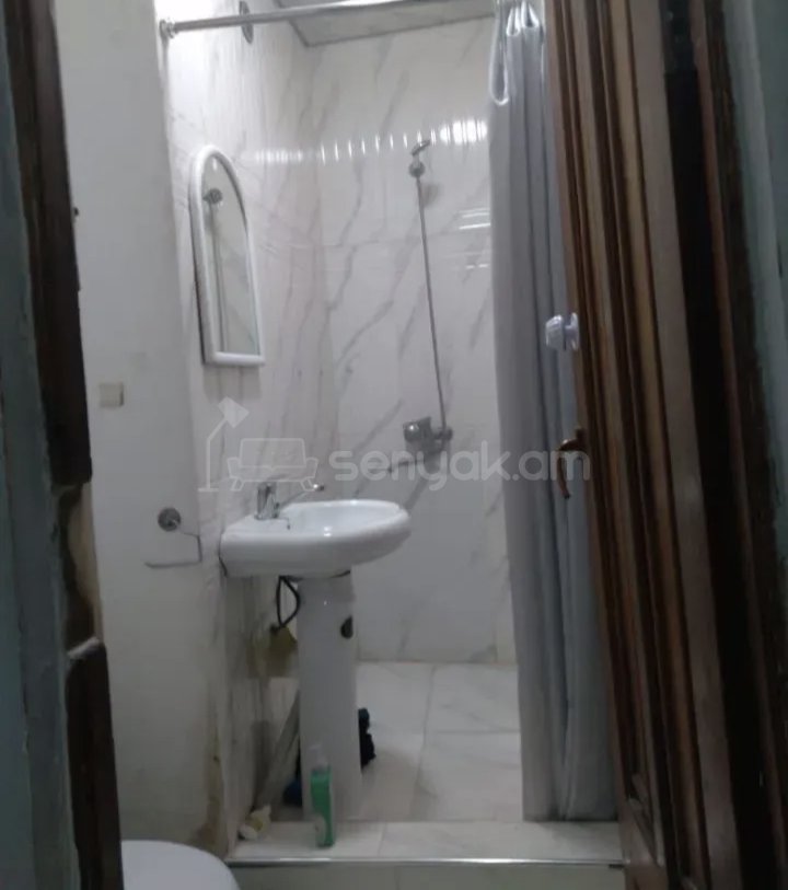 1 Սենյականոց Բնակարան Քարե Շենքում, 30քմ, 1/1 հարկ, Նորմալ Վիճակում, Կահավորված