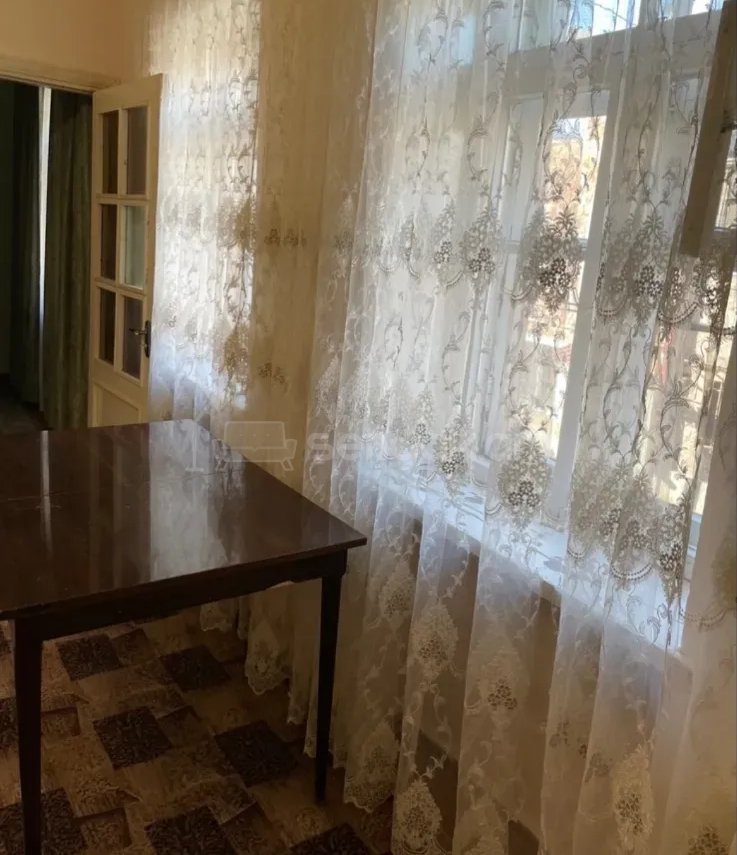 3 Սենյականոց Բնակարան Քարե Շենքում, 68քմ, 2/2 հարկ, Նորմալ Վիճակում, Կահավորված