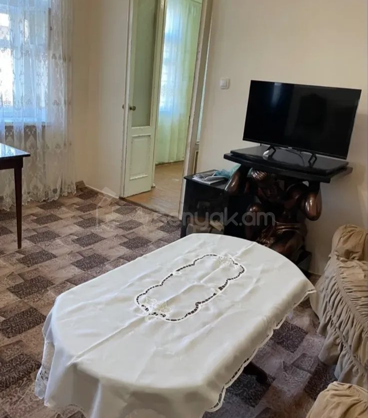 3 Սենյականոց Բնակարան Քարե Շենքում, 68քմ, 2/2 հարկ, Նորմալ Վիճակում, Կահավորված