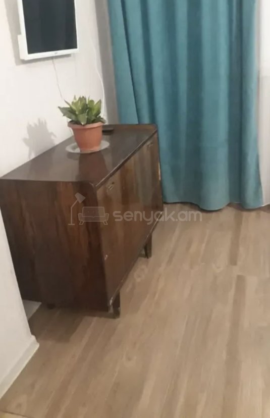 1 Սենյականոց Բնակարան Քարե Շենքում, 42քմ, 5/9 հարկ, Նորմալ Վիճակում, Կահավորված, Արևկող