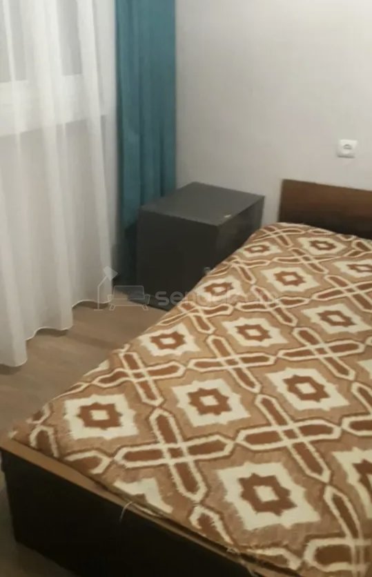 1 Սենյականոց Բնակարան Քարե Շենքում, 42քմ, 5/9 հարկ, Նորմալ Վիճակում, Կահավորված, Արևկող