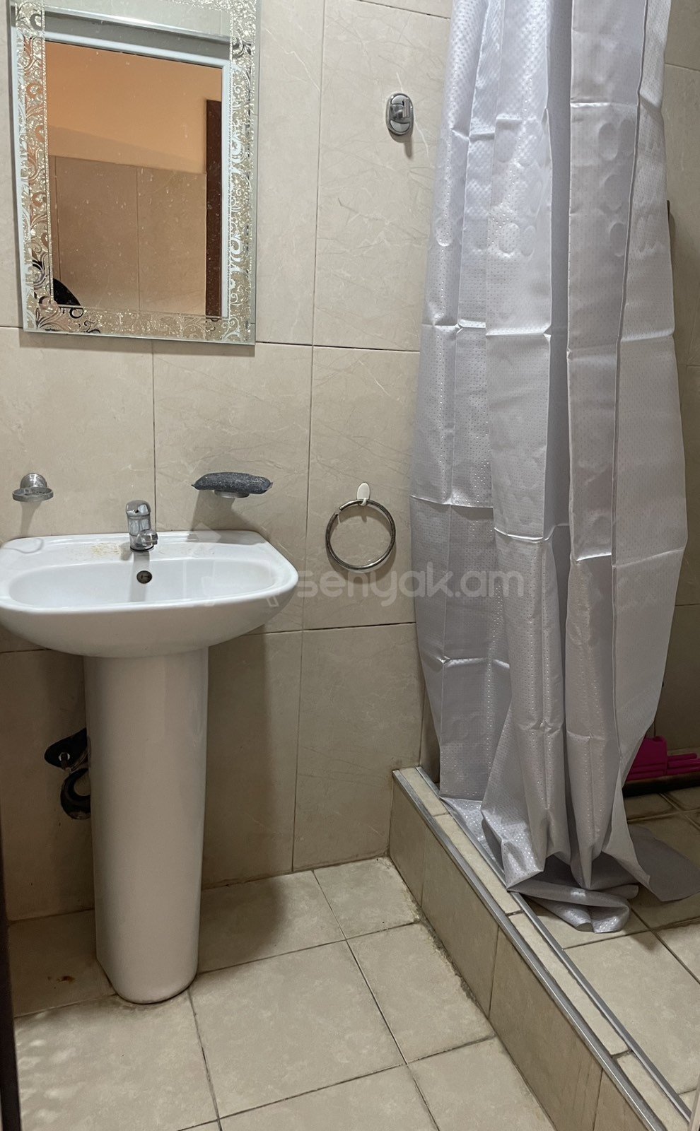 1 Սենյականոց Բնակարան Քարե Շենքում, 30քմ, 1/1 հարկ, Նորմալ Վիճակում, Կահավորված