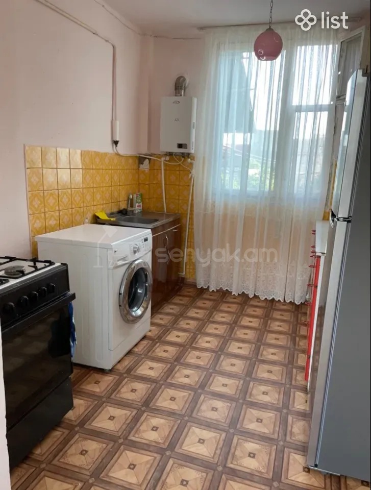 1 Սենյականոց Բնակարան Քարե Շենքում, 30քմ, 1/1 հարկ, Նորմալ Վիճակում, Կահավորված