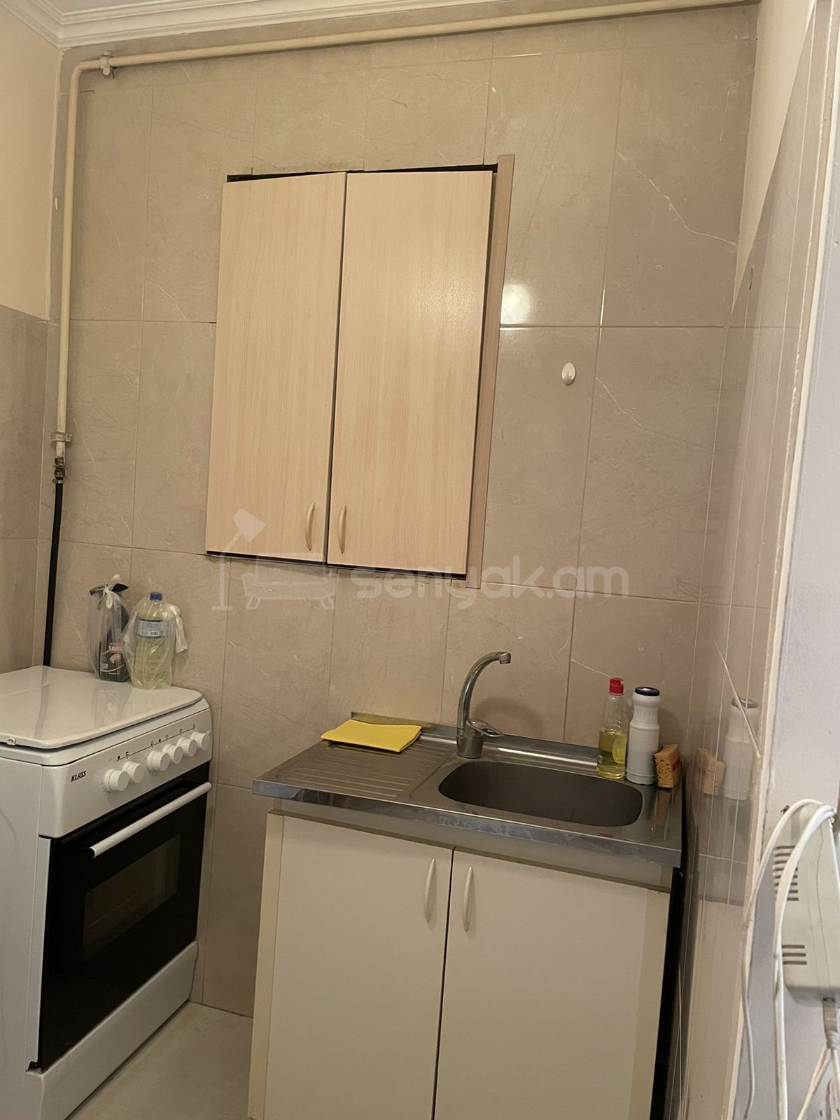 1 Սենյականոց Բնակարան Քարե Շենքում, 30քմ, 1/1 հարկ, Նորմալ Վիճակում, Կահավորված