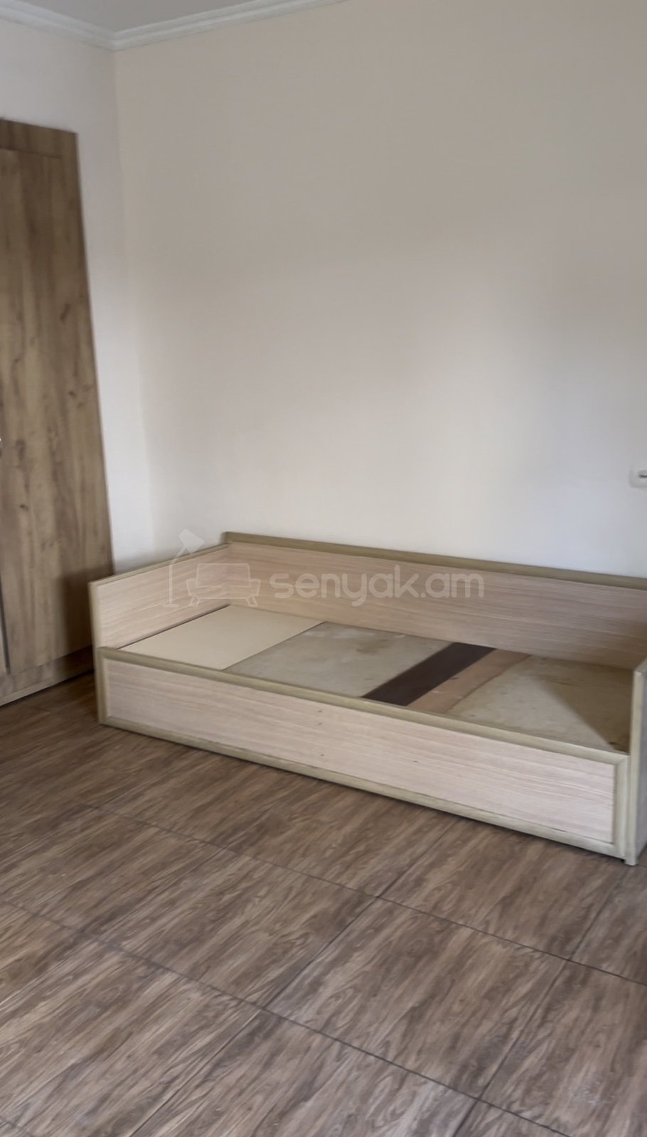 1 Սենյականոց Բնակարան Քարե Շենքում, 30քմ, 1/1 հարկ, Նորմալ Վիճակում, Կահավորված