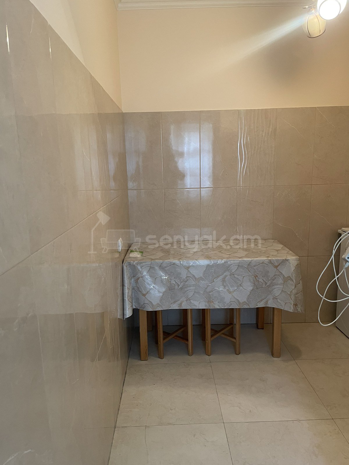 1 Սենյականոց Բնակարան Քարե Շենքում, 30քմ, 1/1 հարկ, Նորմալ Վիճակում, Կահավորված