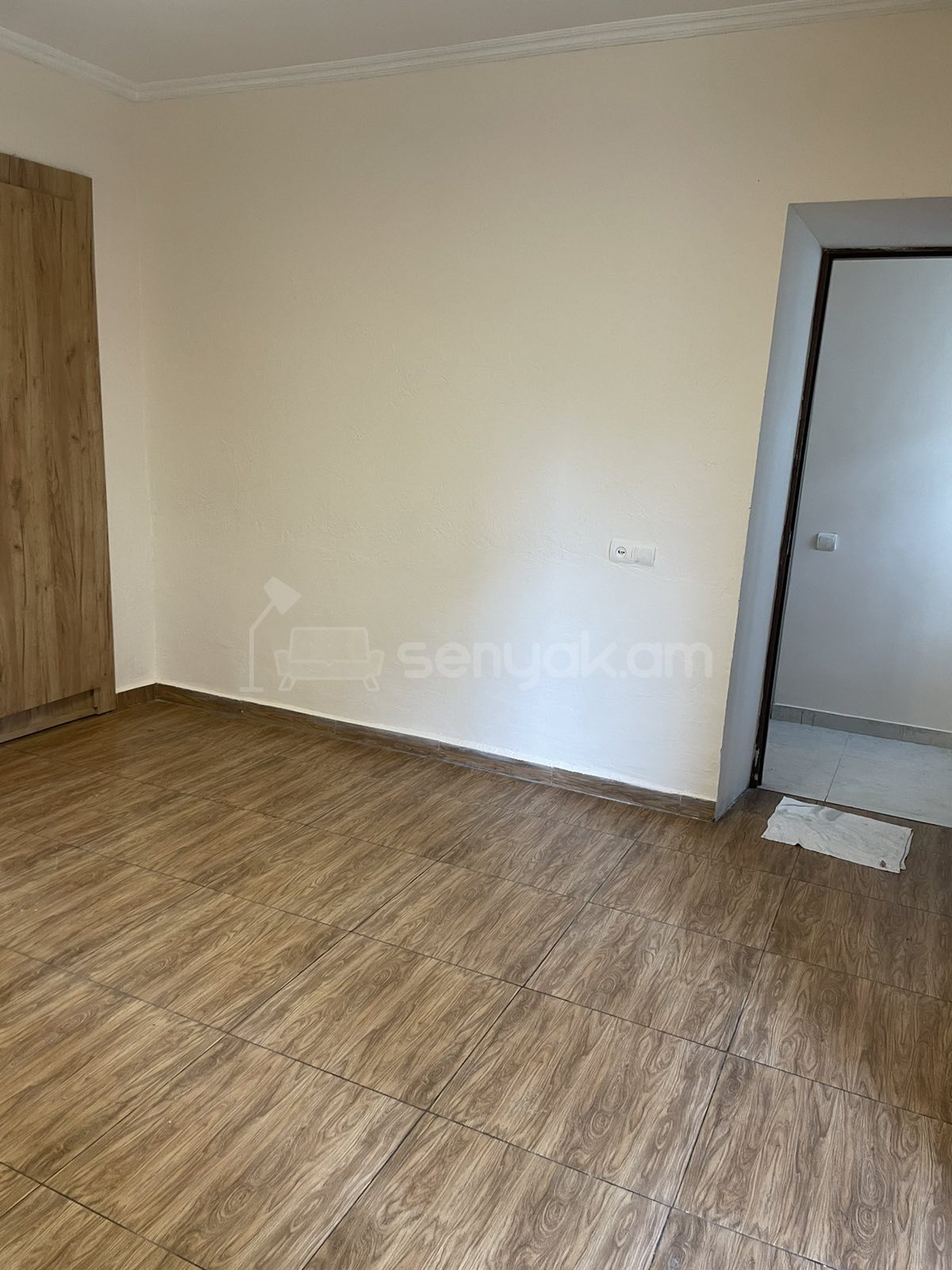 1 Սենյականոց Բնակարան Քարե Շենքում, 30քմ, 1/1 հարկ, Նորմալ Վիճակում, Կահավորված