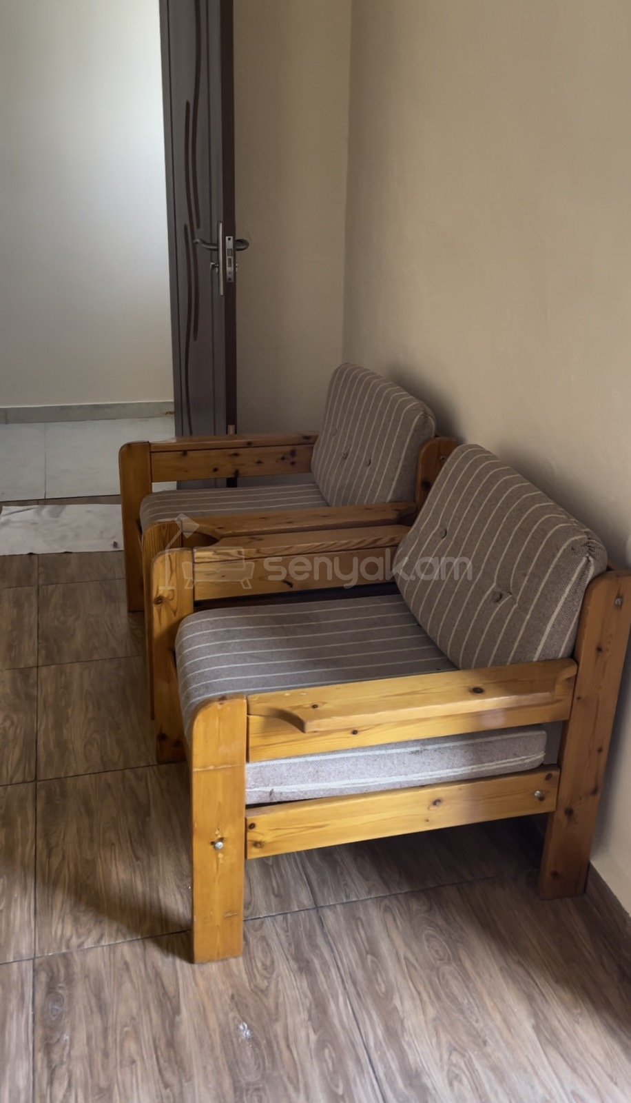 1 Սենյականոց Բնակարան Քարե Շենքում, 30քմ, 1/1 հարկ, Նորմալ Վիճակում, Կահավորված