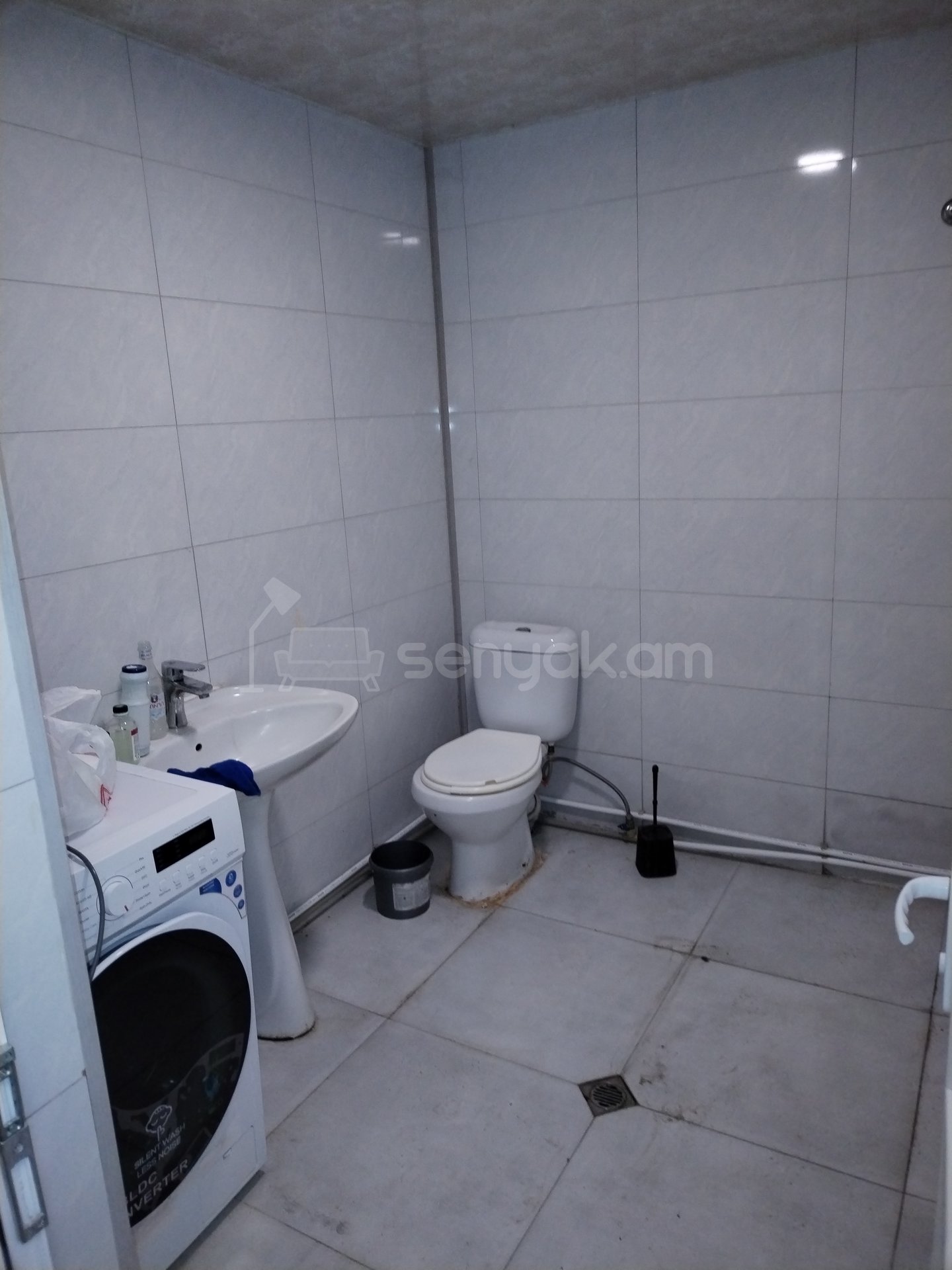 3 Սենյականոց Բնակարան Քարե Շենքում, 70քմ, 2/2 հարկ, Նորմալ Վիճակում, Կահավորված