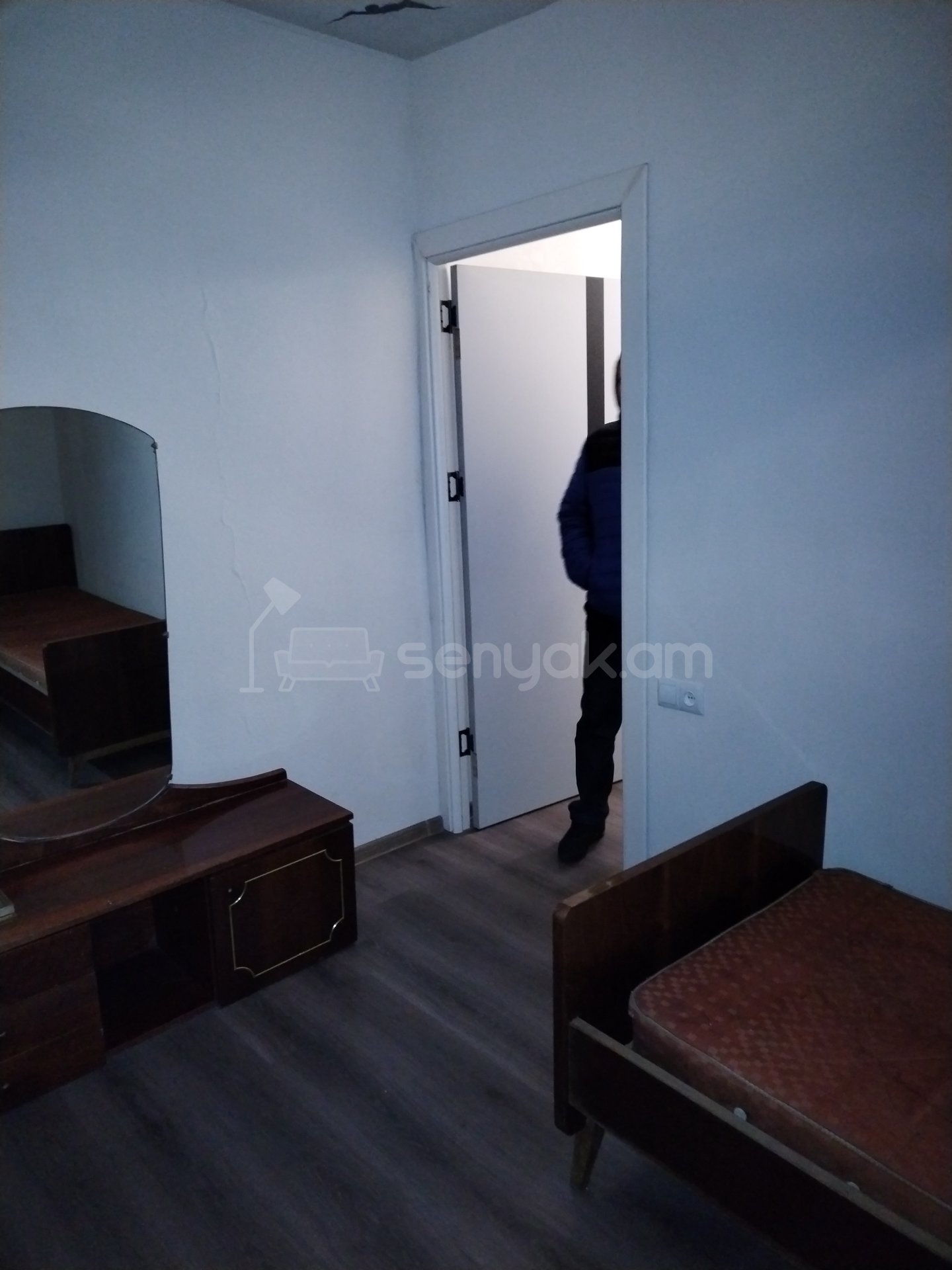 3 Սենյականոց Բնակարան Քարե Շենքում, 70քմ, 2/2 հարկ, Նորմալ Վիճակում, Կահավորված