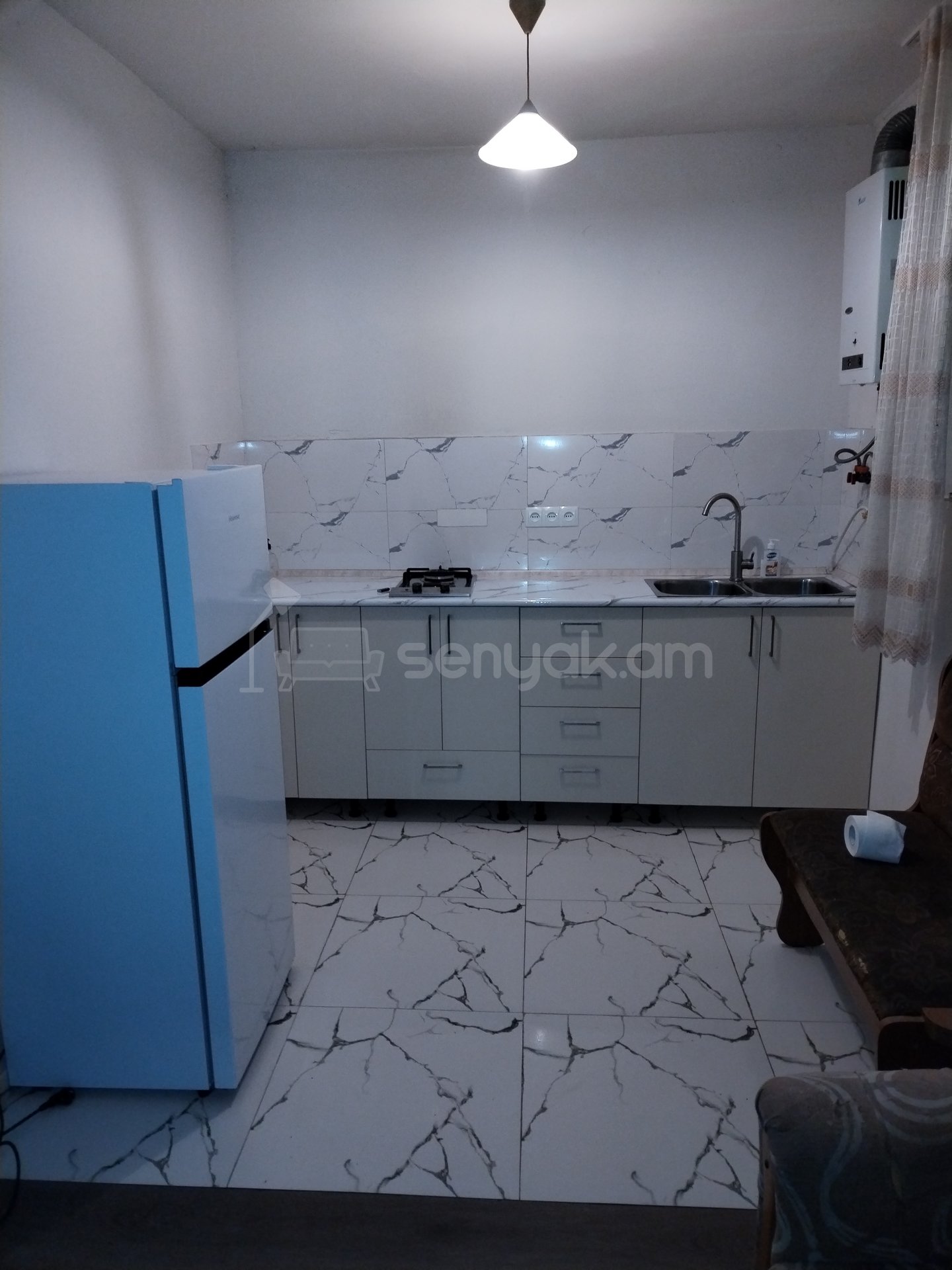 3 Սենյականոց Բնակարան Քարե Շենքում, 70քմ, 2/2 հարկ, Նորմալ Վիճակում, Կահավորված