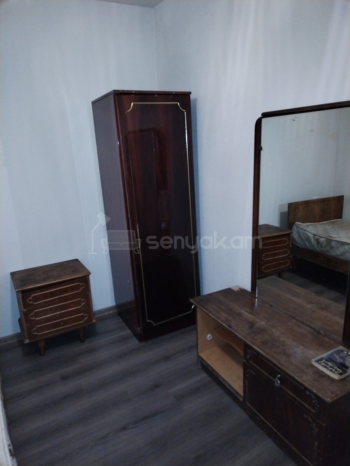 3 Սենյականոց Բնակարան Քարե Շենքում, 70քմ, 2/2 հարկ, Նորմալ Վիճակում, Կահավորված