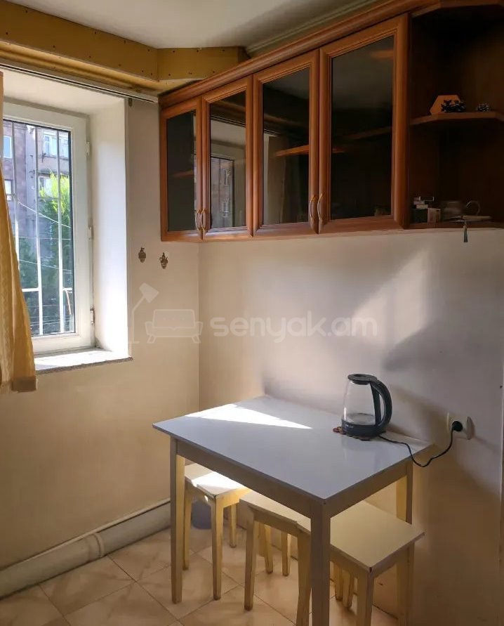 4 Սենյականոց Բնակարան Քարե Շենքում, 117քմ, 2/4 հարկ, Կոսմետիկ Վերանորոգված