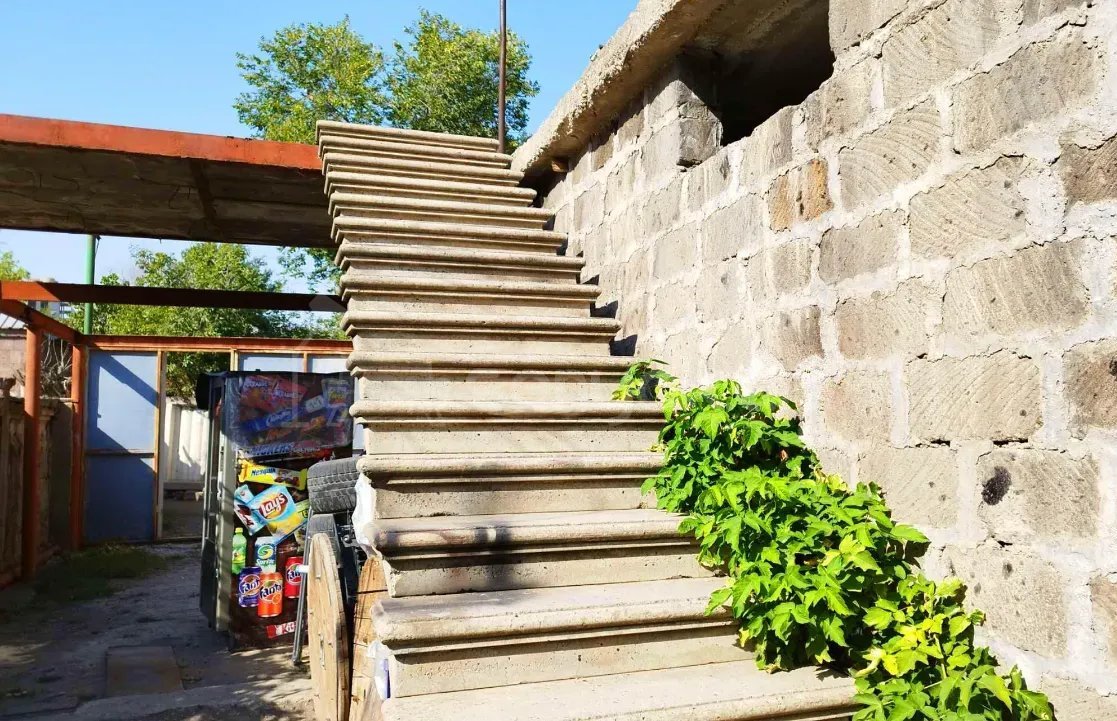 4 Սենյականոց Բնակարան Քարե Շենքում, 117քմ, 2/4 հարկ, Կոսմետիկ Վերանորոգված