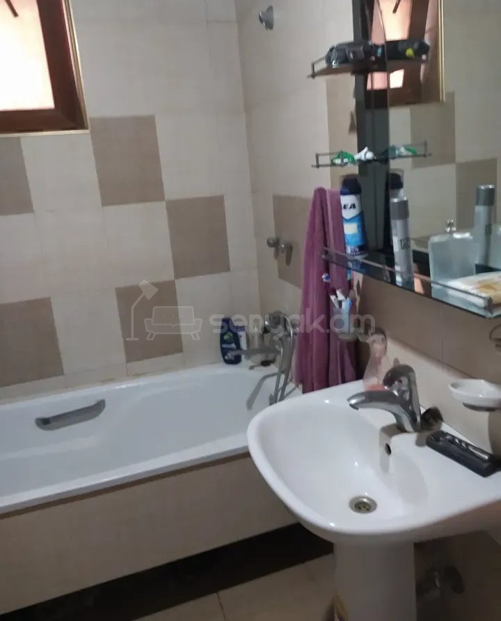 2 Սենյականոց Բնակարան Քարե Շենքում, 61քմ, 6/6 հարկ, Կապիտալ Վերանորոգված