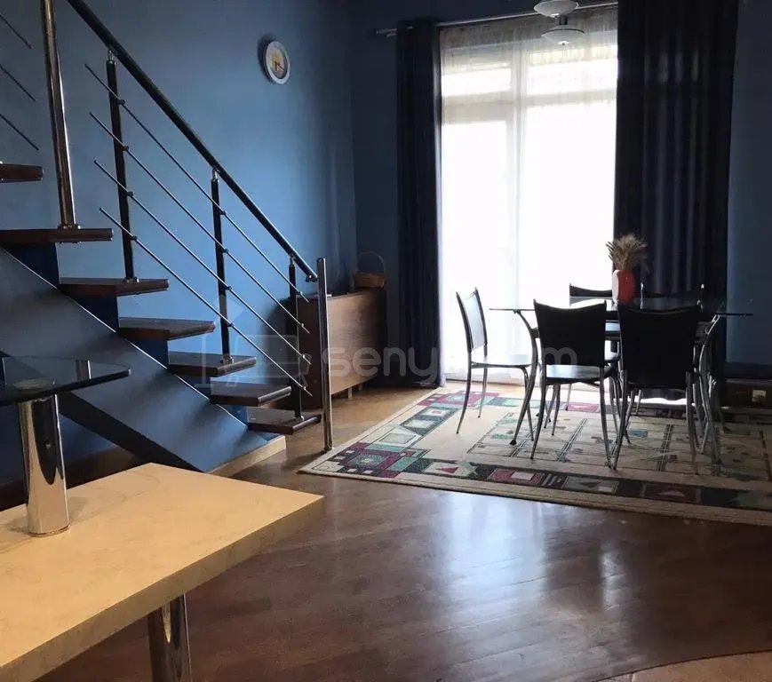 4 Սենյականոց Բնակարան Քարե Շենքում, 160քմ, 4/4 հարկ, Կապիտալ Վերանորոգված