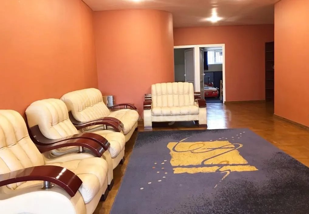 4 Սենյականոց Բնակարան Քարե Շենքում, 160քմ, 4/4 հարկ, Կապիտալ Վերանորոգված