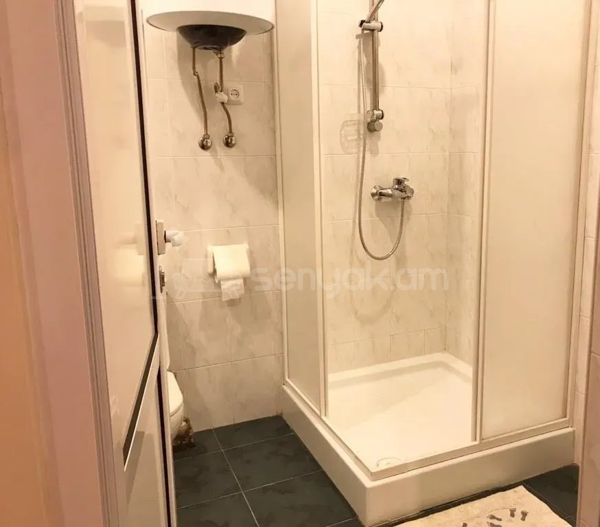 4 Սենյականոց Բնակարան Քարե Շենքում, 160քմ, 4/4 հարկ, Կապիտալ Վերանորոգված