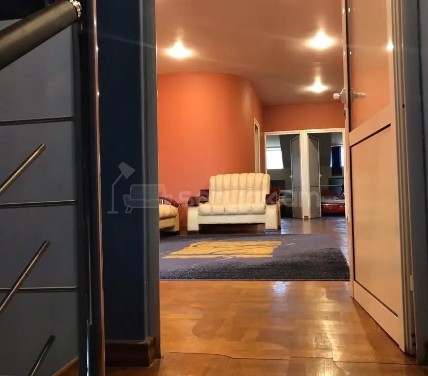 4 Սենյականոց Բնակարան Քարե Շենքում, 160քմ, 4/4 հարկ, Կապիտալ Վերանորոգված