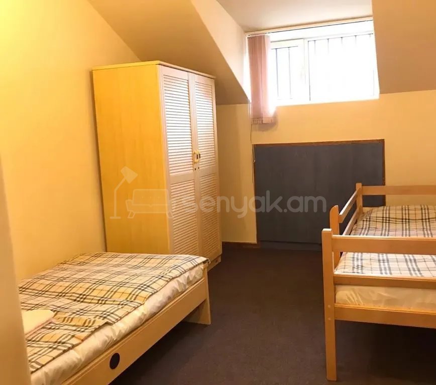 4 Սենյականոց Բնակարան Քարե Շենքում, 160քմ, 4/4 հարկ, Կապիտալ Վերանորոգված