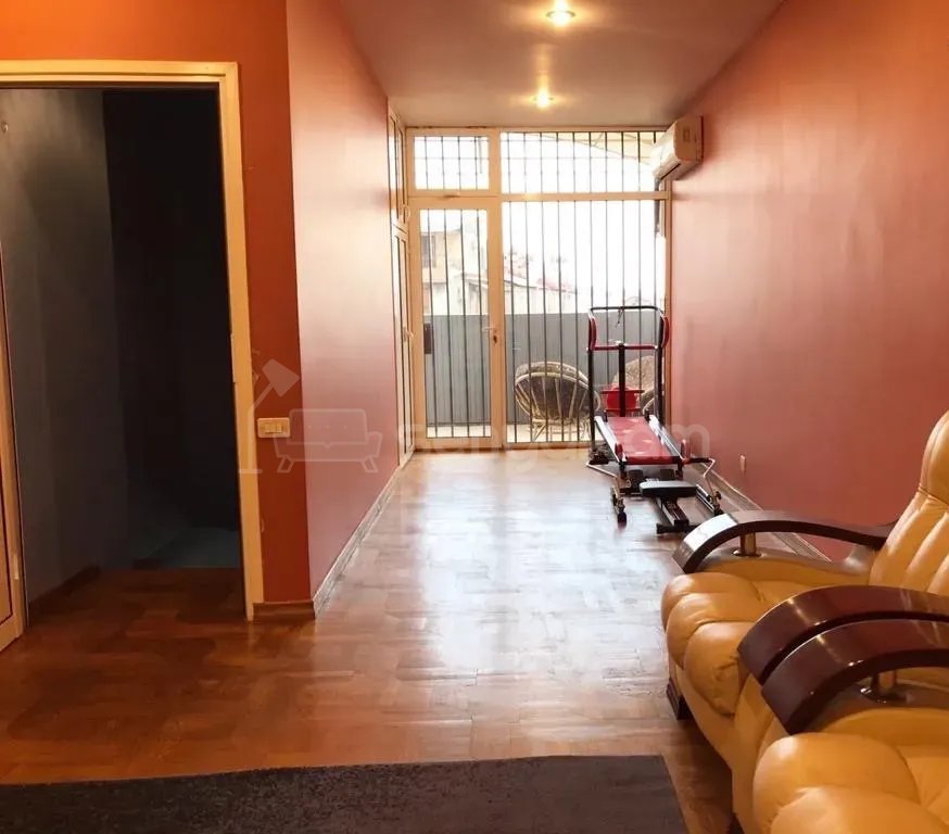 4 Սենյականոց Բնակարան Քարե Շենքում, 160քմ, 4/4 հարկ, Կապիտալ Վերանորոգված